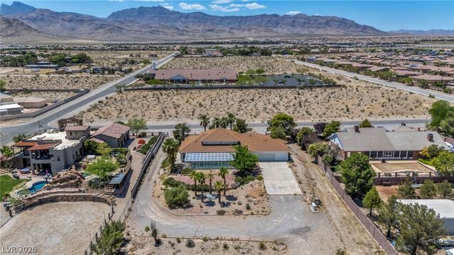 6240 North Hualapai Way, Las Vegas, NV 89149