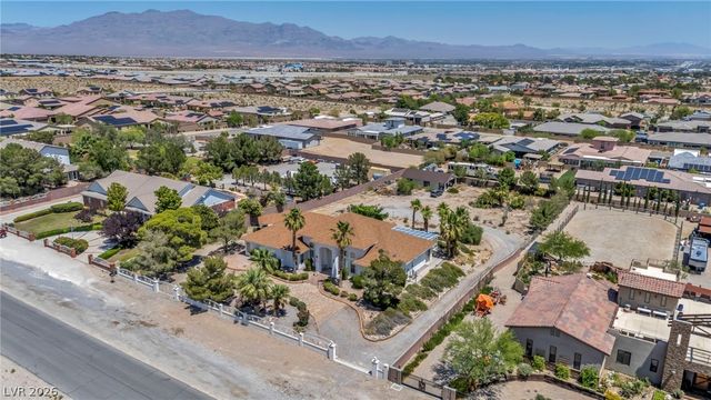 6240 North Hualapai Way, Las Vegas, NV 89149