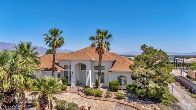 6240 North Hualapai Way, Las Vegas, NV 89149