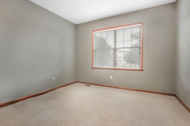 99 Trail E, Pataskala, OH 43062