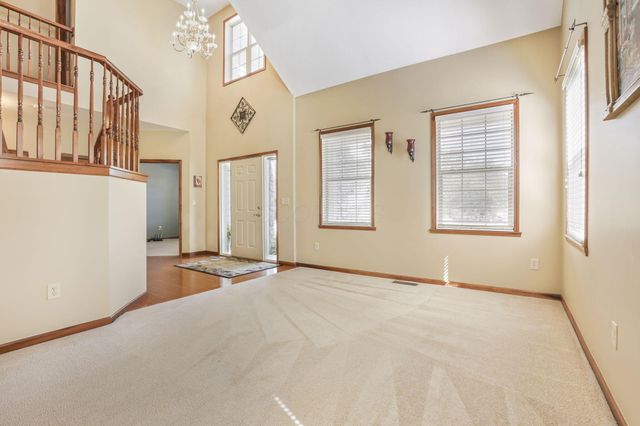 99 Trail E, Pataskala, OH 43062