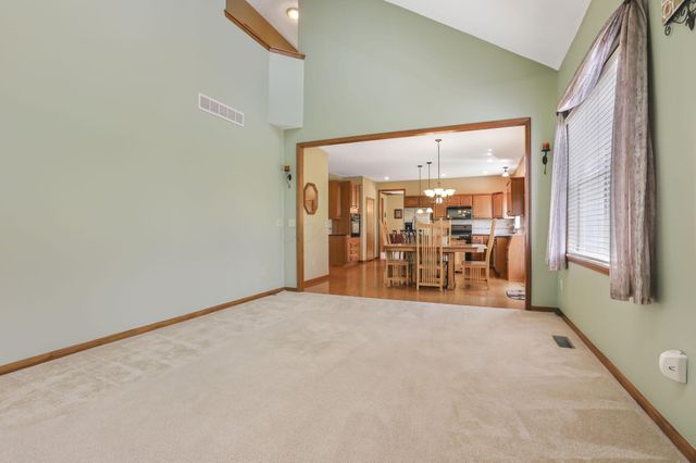 99 Trail E, Pataskala, OH 43062