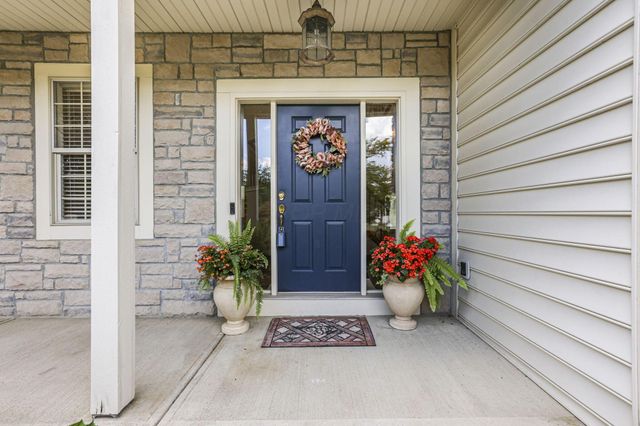 99 Trail E, Pataskala, OH 43062