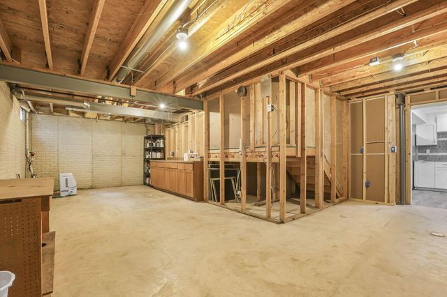 99 Trail E, Pataskala, OH 43062