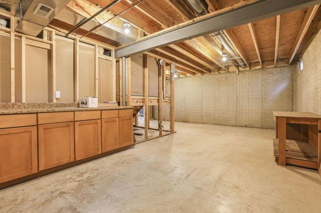 99 Trail E, Pataskala, OH 43062