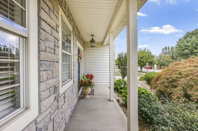 99 Trail E, Pataskala, OH 43062