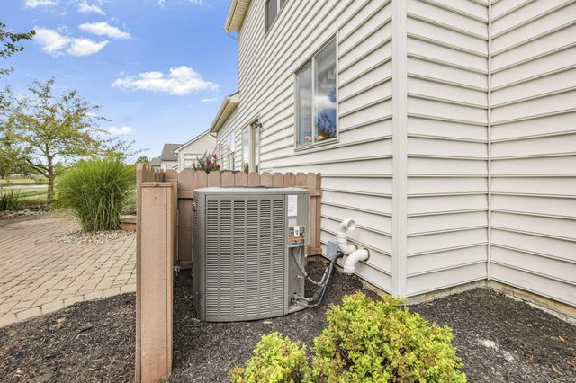 99 Trail E, Pataskala, OH 43062