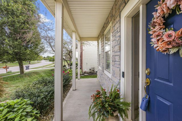 99 Trail E, Pataskala, OH 43062