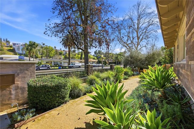 5237 Topanga Canyon, Woodland Hills, CA 91364