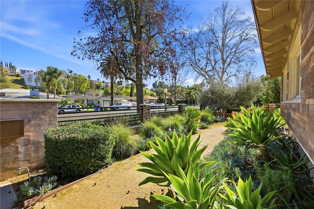 5237 Topanga Canyon, Woodland Hills, CA 91364