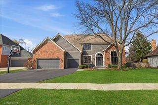121 Brighton Drive, Wheaton, IL 60189