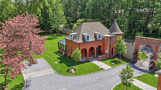 22 Brookville Road, Muttontown, NY 11545