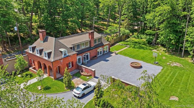 22 Brookville Road, Muttontown, NY 11545