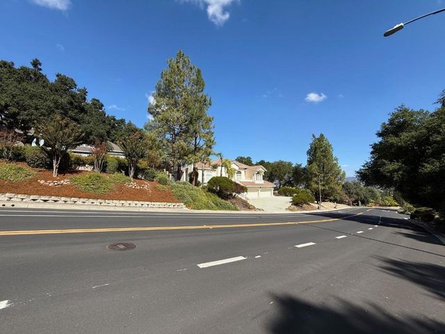 1920 Mantelli Drive, Gilroy, CA 95020