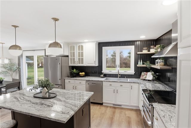 18 Wheatfield Circle, Perinton, NY 14450