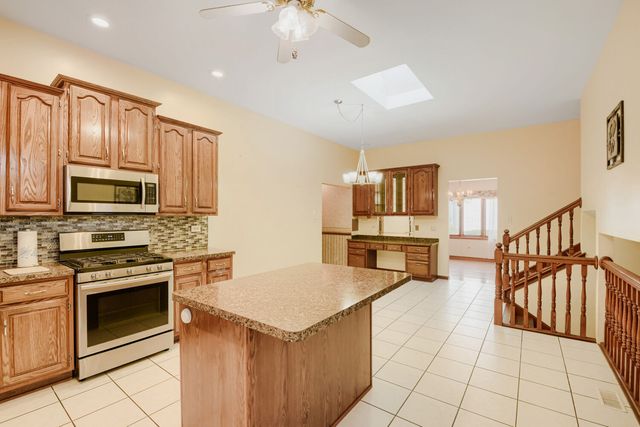 9015 Natoma Avenue, Oak Lawn, IL 60453