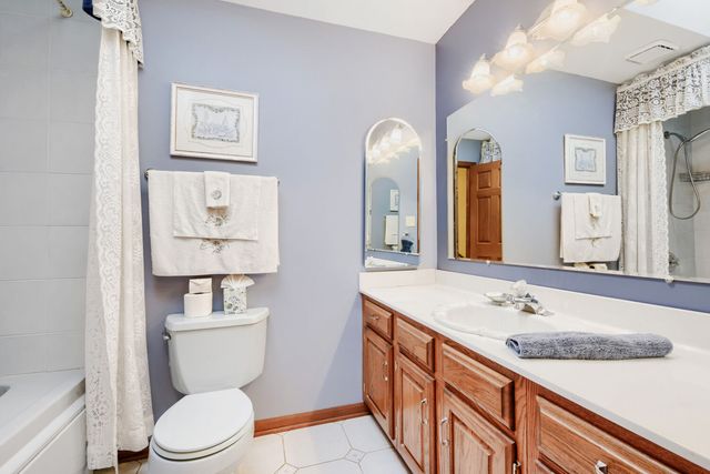 9015 Natoma Avenue, Oak Lawn, IL 60453