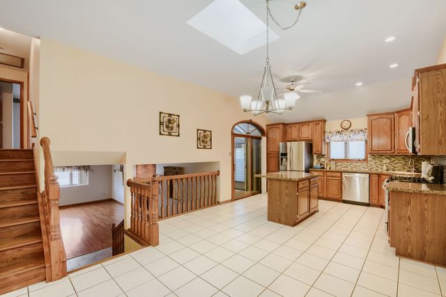 9015 Natoma Avenue, Oak Lawn, IL 60453