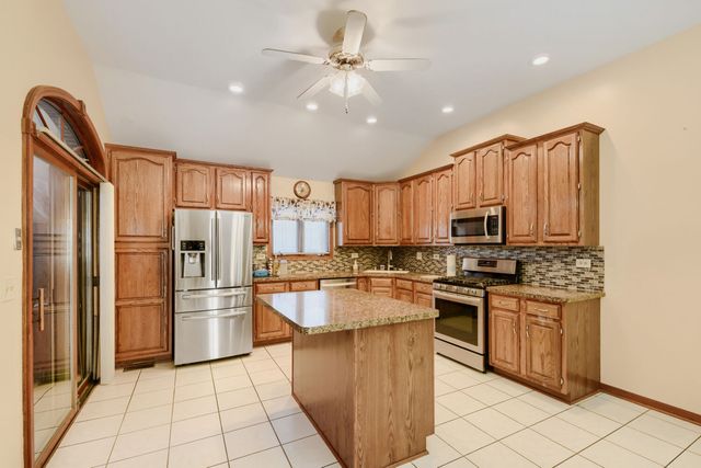 9015 Natoma Avenue, Oak Lawn, IL 60453