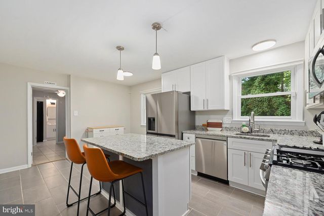 12302 HARBOR DR, Woodbridge, VA 22192