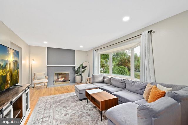 12302 HARBOR DR, Woodbridge, VA 22192