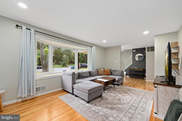 12302 HARBOR DR, Woodbridge, VA 22192