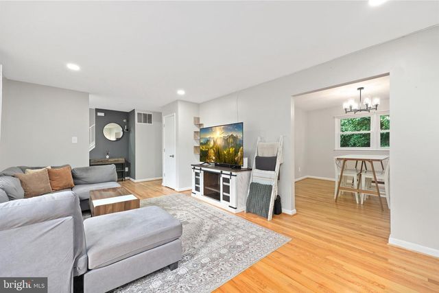 12302 HARBOR DR, Woodbridge, VA 22192