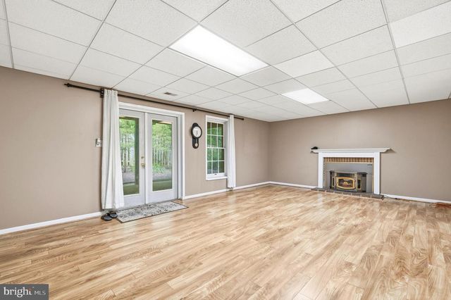 129 HUCKLEBERRY DR, La Plata, MD 20646