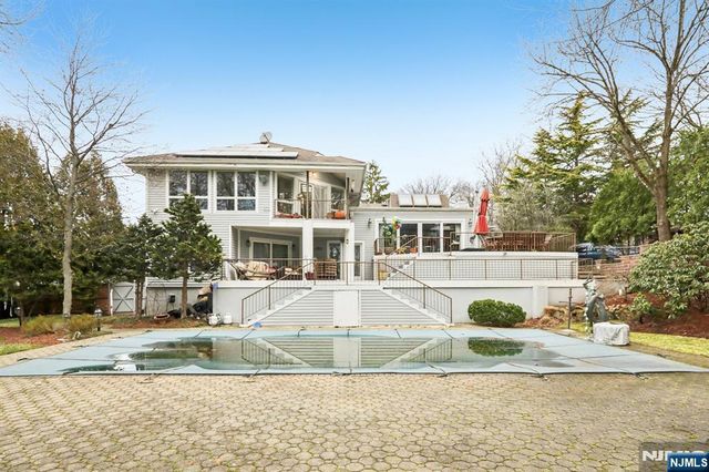 270 E Clinton Avenue, Tenafly, NJ 07670
