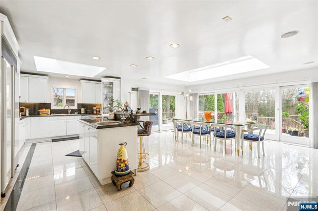 270 E Clinton Avenue, Tenafly, NJ 07670