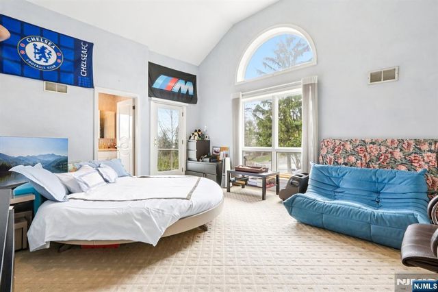 270 E Clinton Avenue, Tenafly, NJ 07670