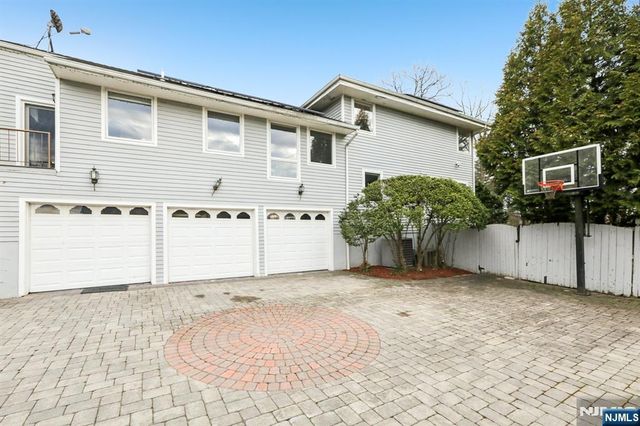 270 E Clinton Avenue, Tenafly, NJ 07670