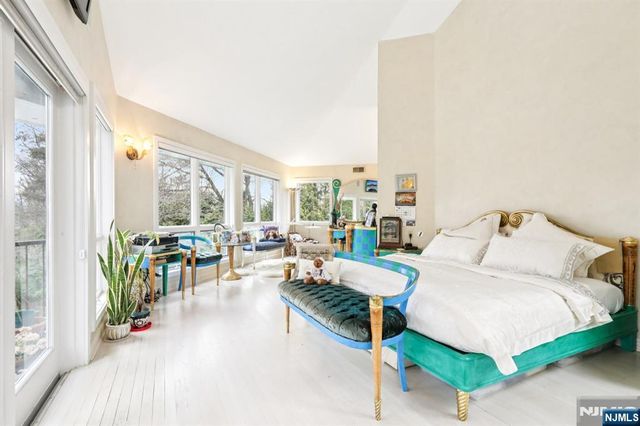 270 E Clinton Avenue, Tenafly, NJ 07670