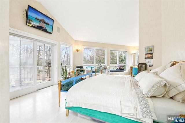 270 E Clinton Avenue, Tenafly, NJ 07670