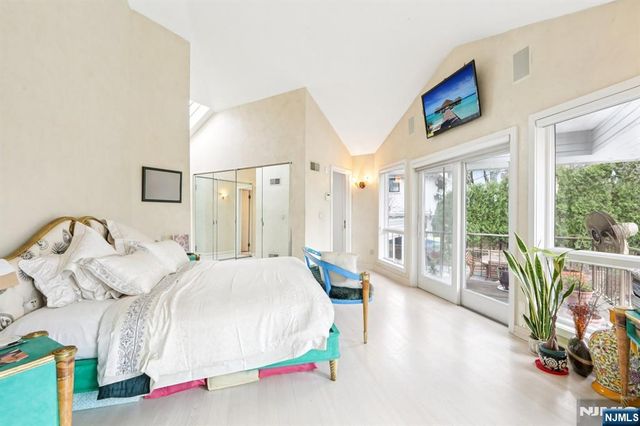 270 E Clinton Avenue, Tenafly, NJ 07670