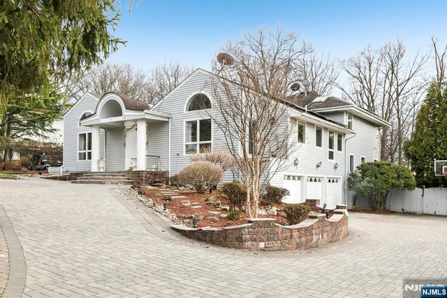 270 E Clinton Avenue, Tenafly, NJ 07670