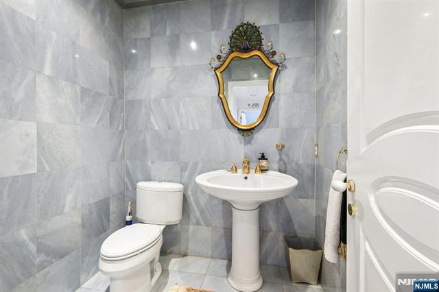 270 E Clinton Avenue, Tenafly, NJ 07670