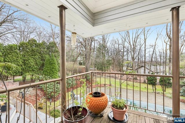 270 E Clinton Avenue, Tenafly, NJ 07670