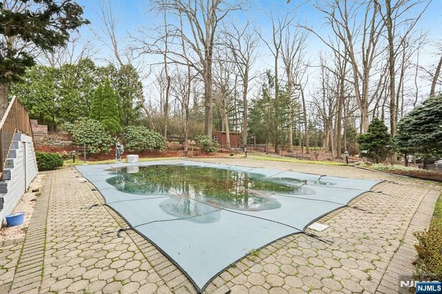 270 E Clinton Avenue, Tenafly, NJ 07670