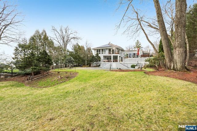 270 E Clinton Avenue, Tenafly, NJ 07670