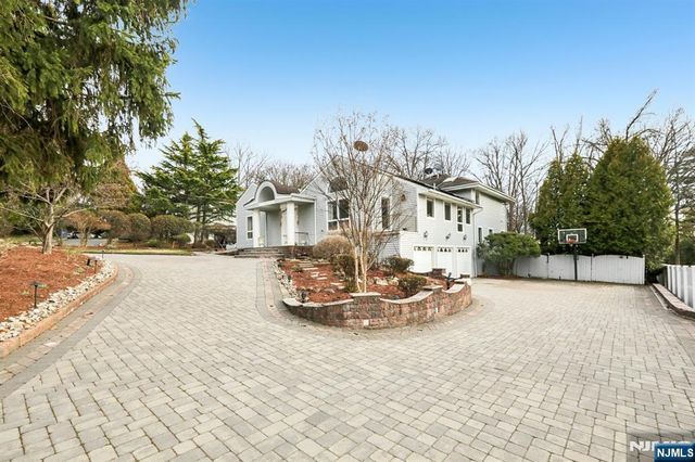 270 E Clinton Avenue, Tenafly, NJ 07670