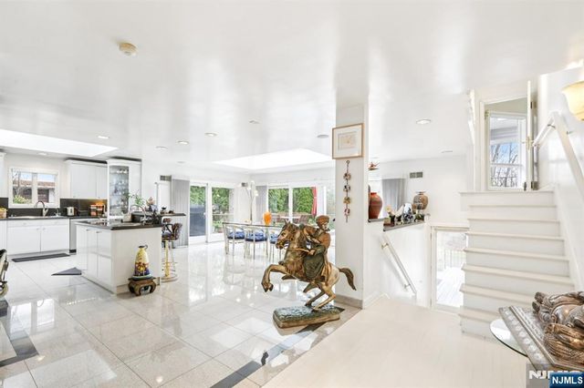 270 E Clinton Avenue, Tenafly, NJ 07670
