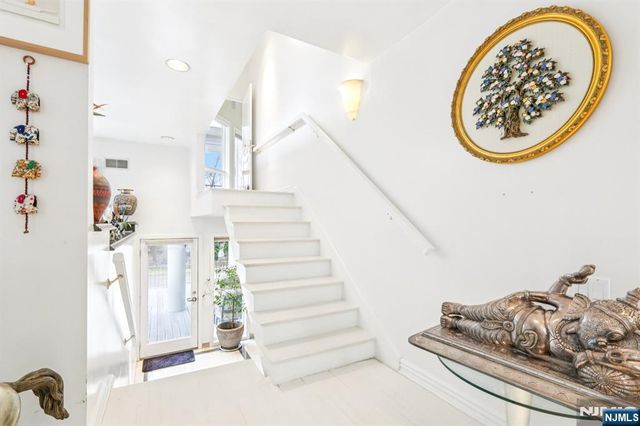 270 E Clinton Avenue, Tenafly, NJ 07670