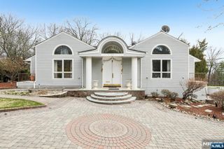 270 E Clinton Avenue, Tenafly, NJ 07670
