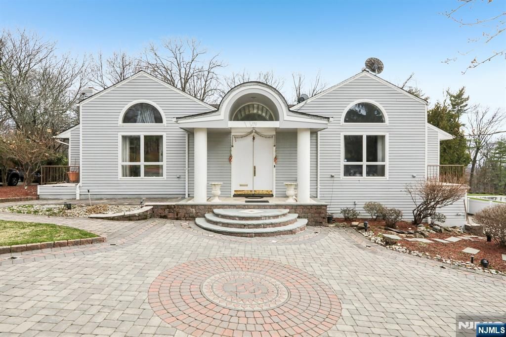 270 E Clinton Avenue, Tenafly, NJ 07670