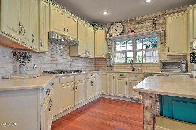 146 Hopson Road, Johnson City, TN 37601
