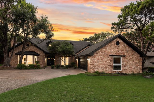 811 Cobblestone Court, Cedar Hill, TX 75104
