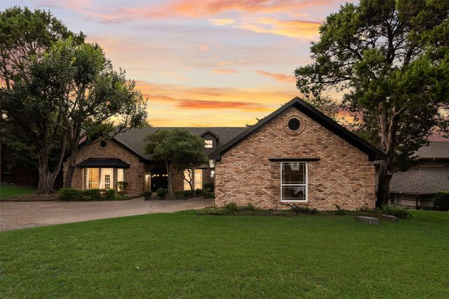 811 Cobblestone Court, Cedar Hill, TX 75104