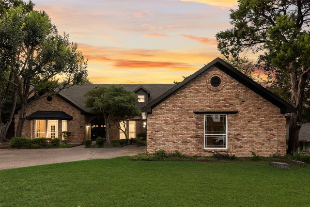 811 Cobblestone Court, Cedar Hill, TX 75104