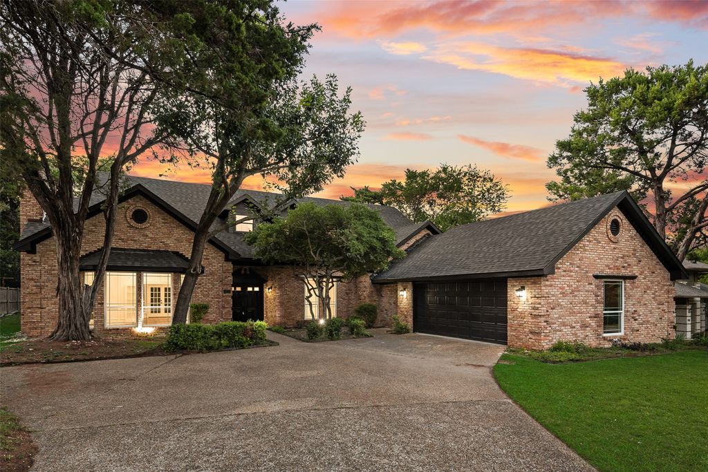 811 Cobblestone Court, Cedar Hill, TX 75104